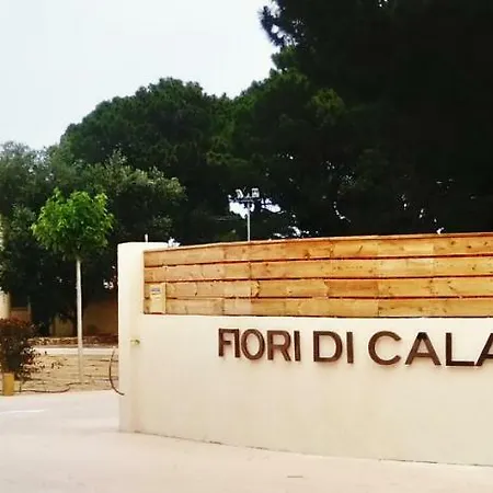 Fiori Di Cala Rossa Lejlighedshotel 2*