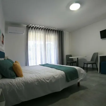 Fiori Di Cala Rossa 2* Lecci