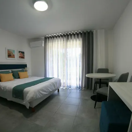 Fiori Di Cala Rossa 2* Lecci