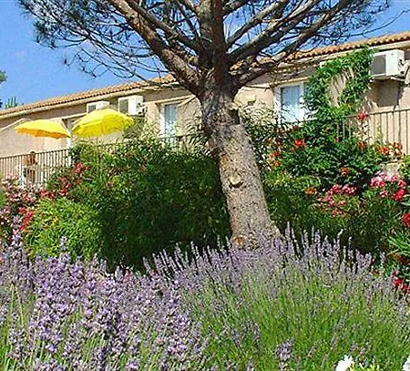 Lägenhetshotell Fiori Di Cala Rossa