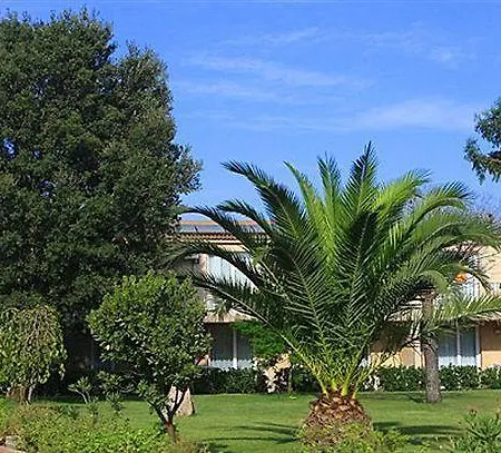 Aparthotel Fiori Di Cala Rossa 2*