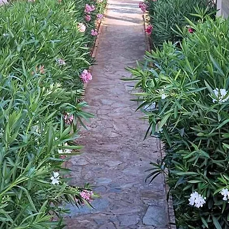 Fiori Di Cala Rossa Lägenhetshotell Lecci
