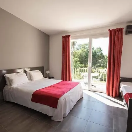 Fiori Di Cala Rossa 2* Lecci