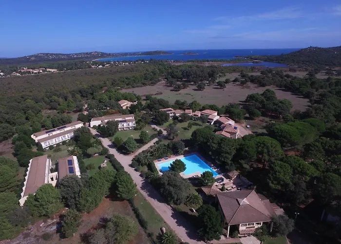 Aparthotel Fiori Di Cala Rossa 2*