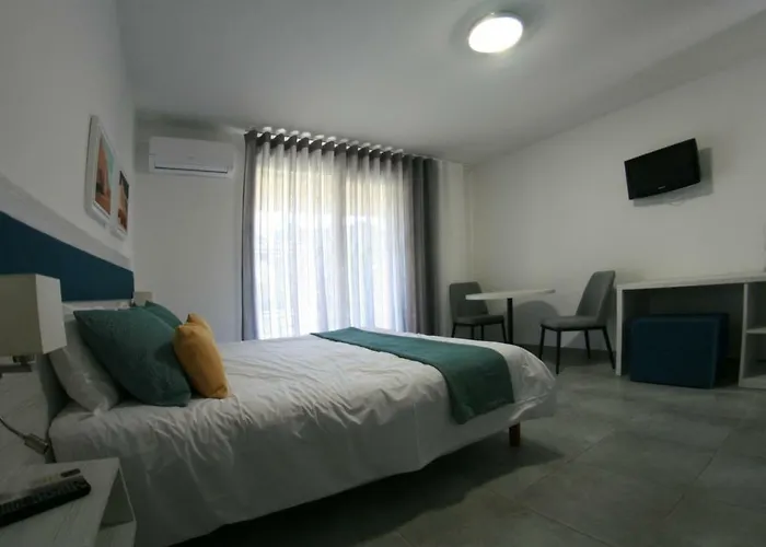 Fiori Di Cala Rossa 2* Lecci