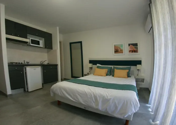 Aparthotel Fiori Di Cala Rossa 2*