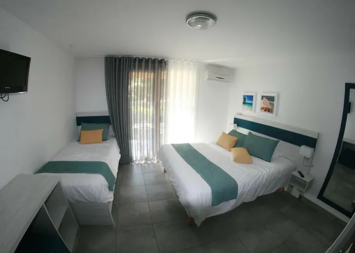 Lejlighedshotel Fiori Di Cala Rossa 2*